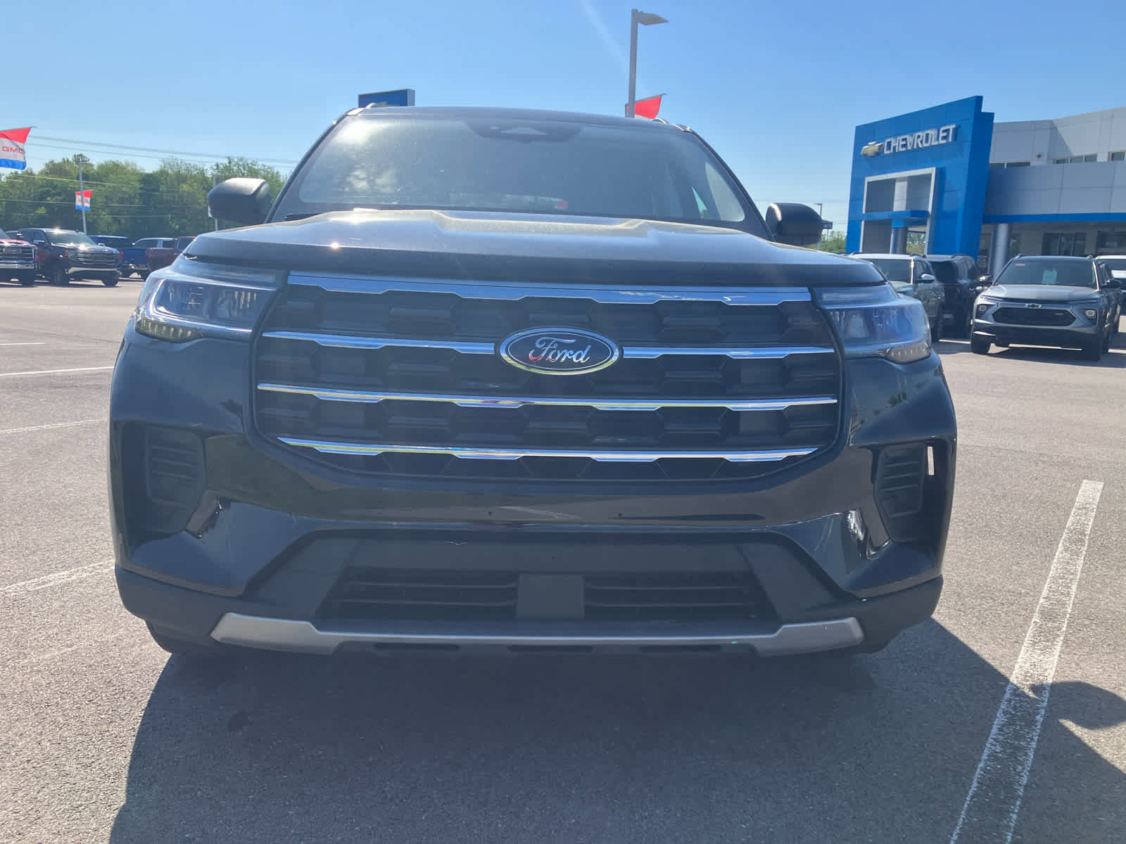 Used 2025 Ford Explorer Active RWD image 2