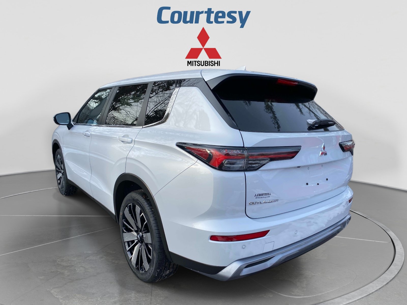 New 2026 Mitsubishi Outlander SE AWD/4WD image 3
