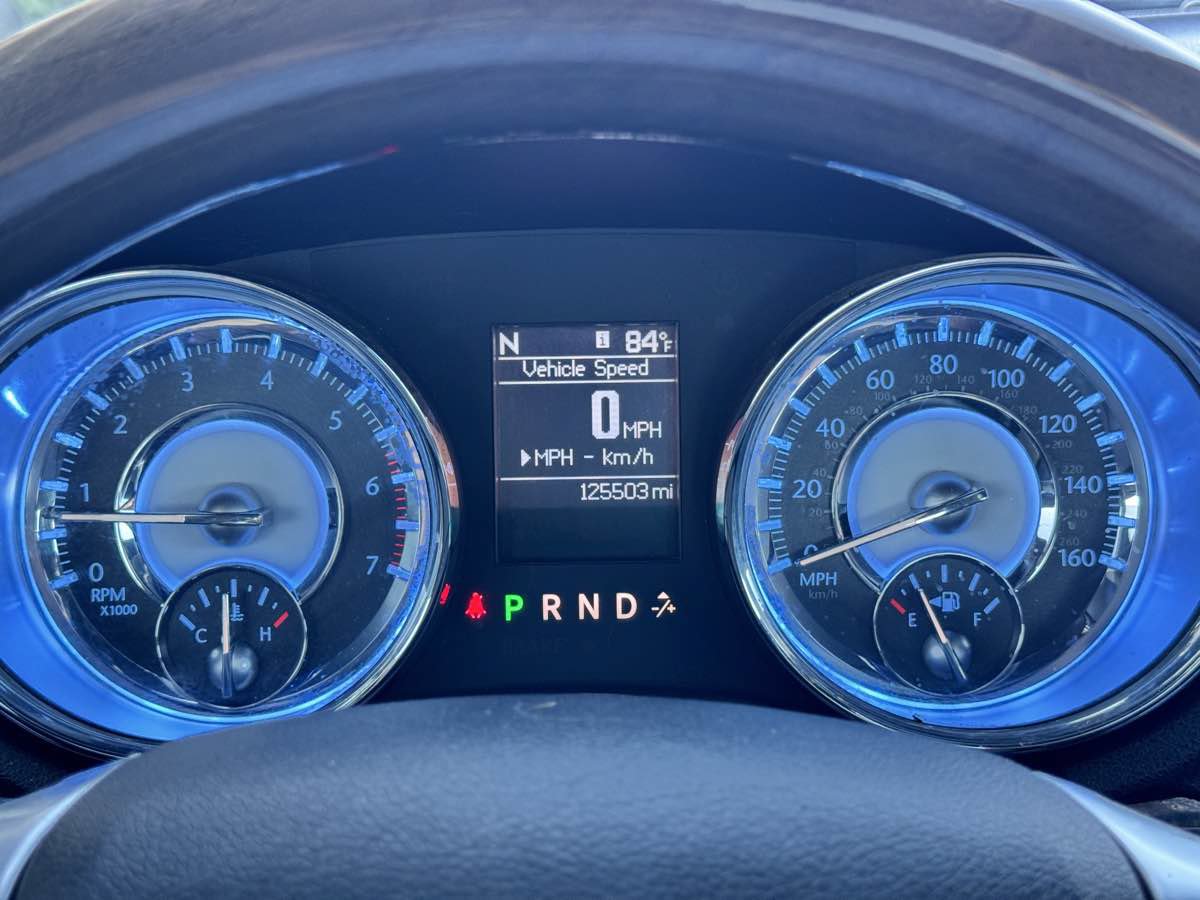 Used 2011 Chrysler 300 C RWD image 40