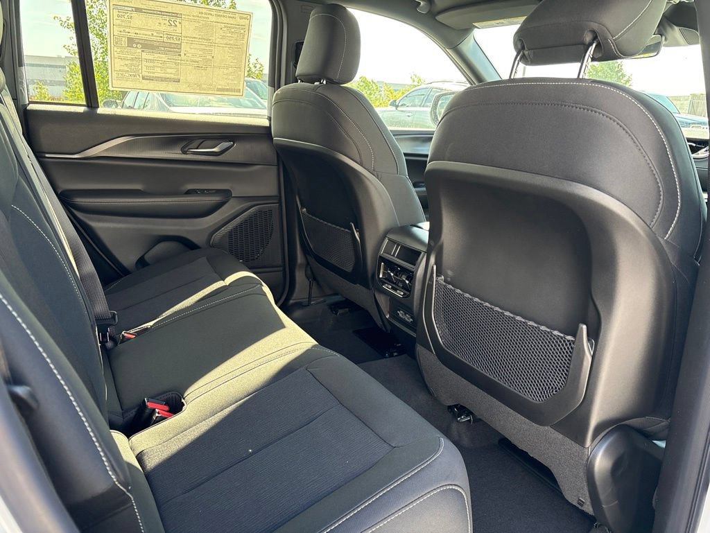 New 2026 Jeep Grand Cherokee Laredo AWD/4WD image 13