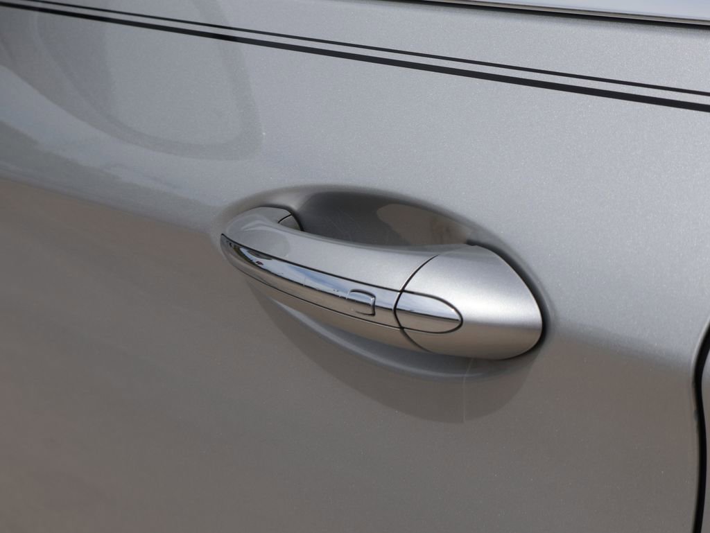 Used 2019 Buick Envision Essence FWD image 20