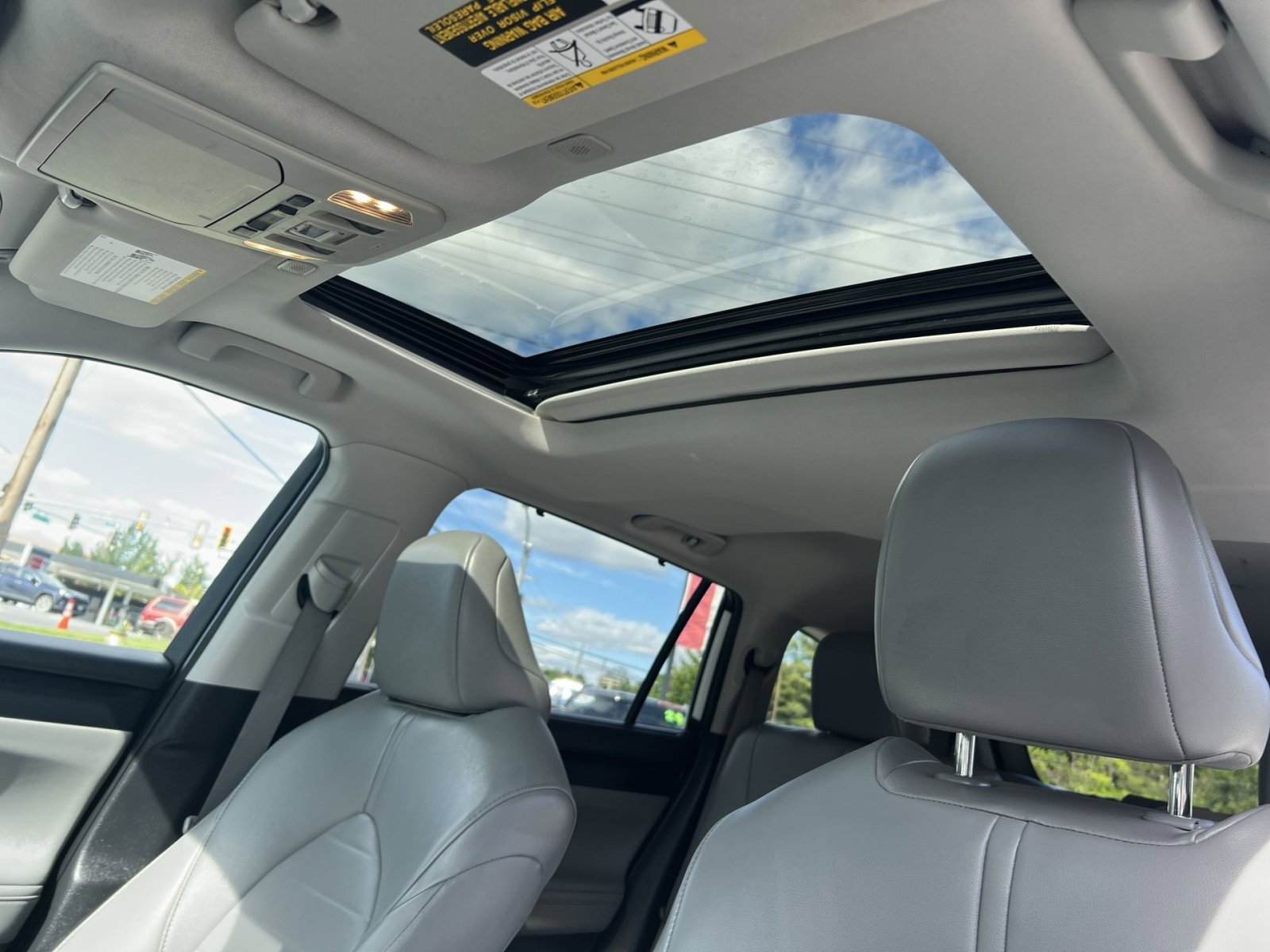 Used 2023 Toyota Highlander XLE AWD/4WD image 23