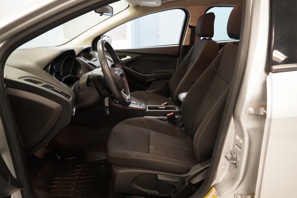 Used 2017 Ford Focus SE w/ SE Winter Package image 5