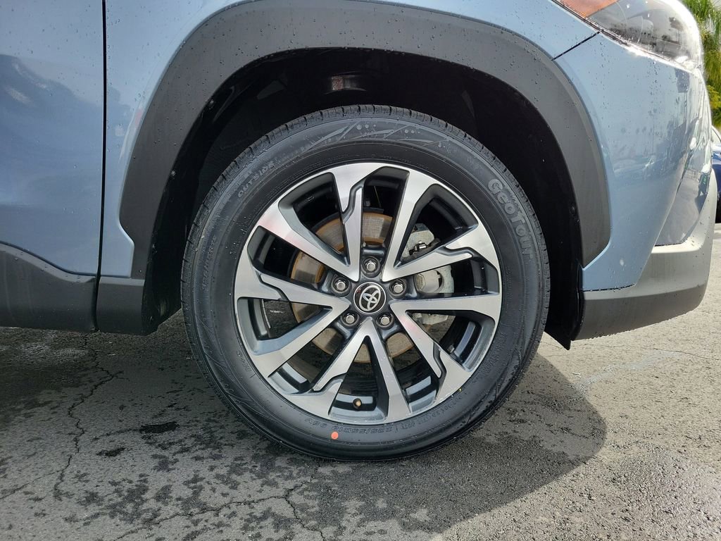 Used 2024 Toyota Corolla Cross XLE w/ Convenience Package image 5