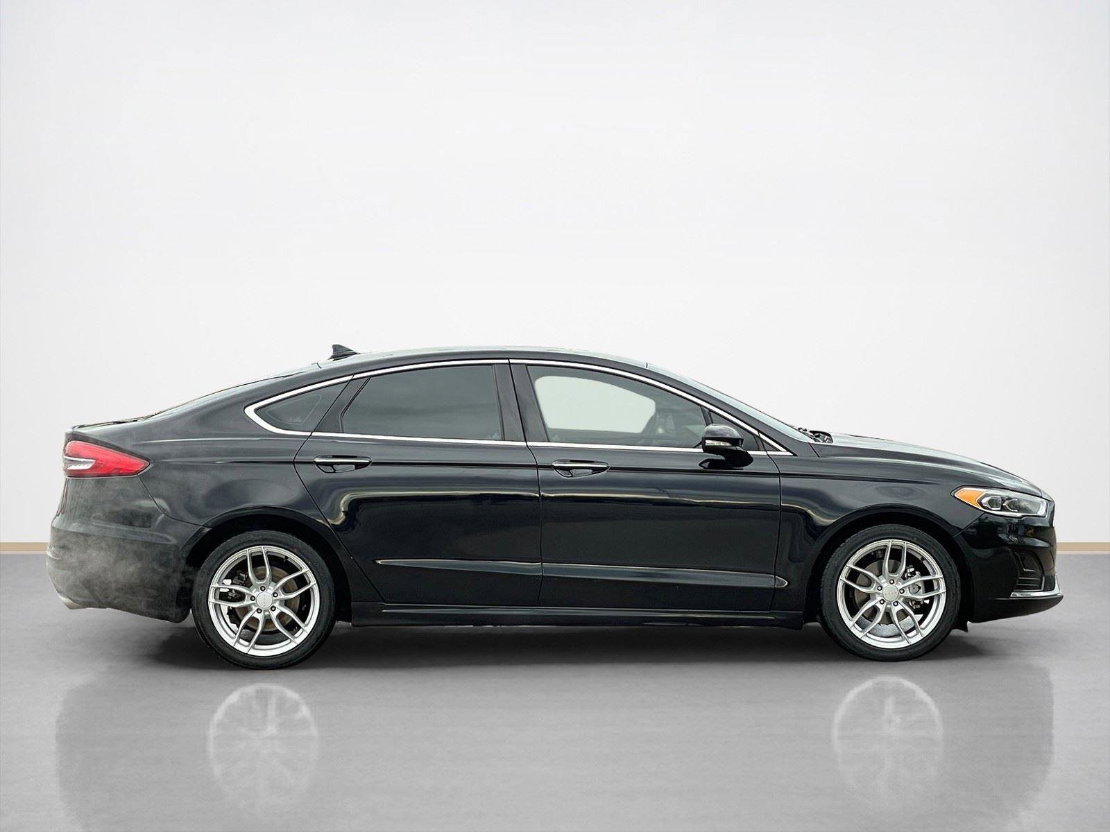 Used 2019 Ford Fusion SEL FWD image 9