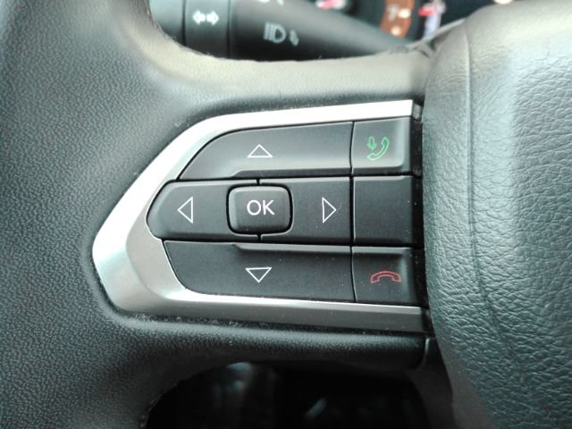 Used 2023 Jeep Compass Latitude AWD/4WD image 32