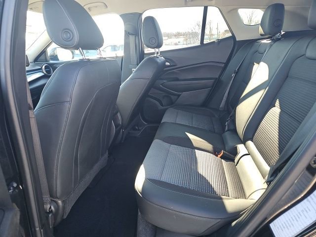 Used 2025 Chevrolet Trax LT w/ LT Convenience Package image 24