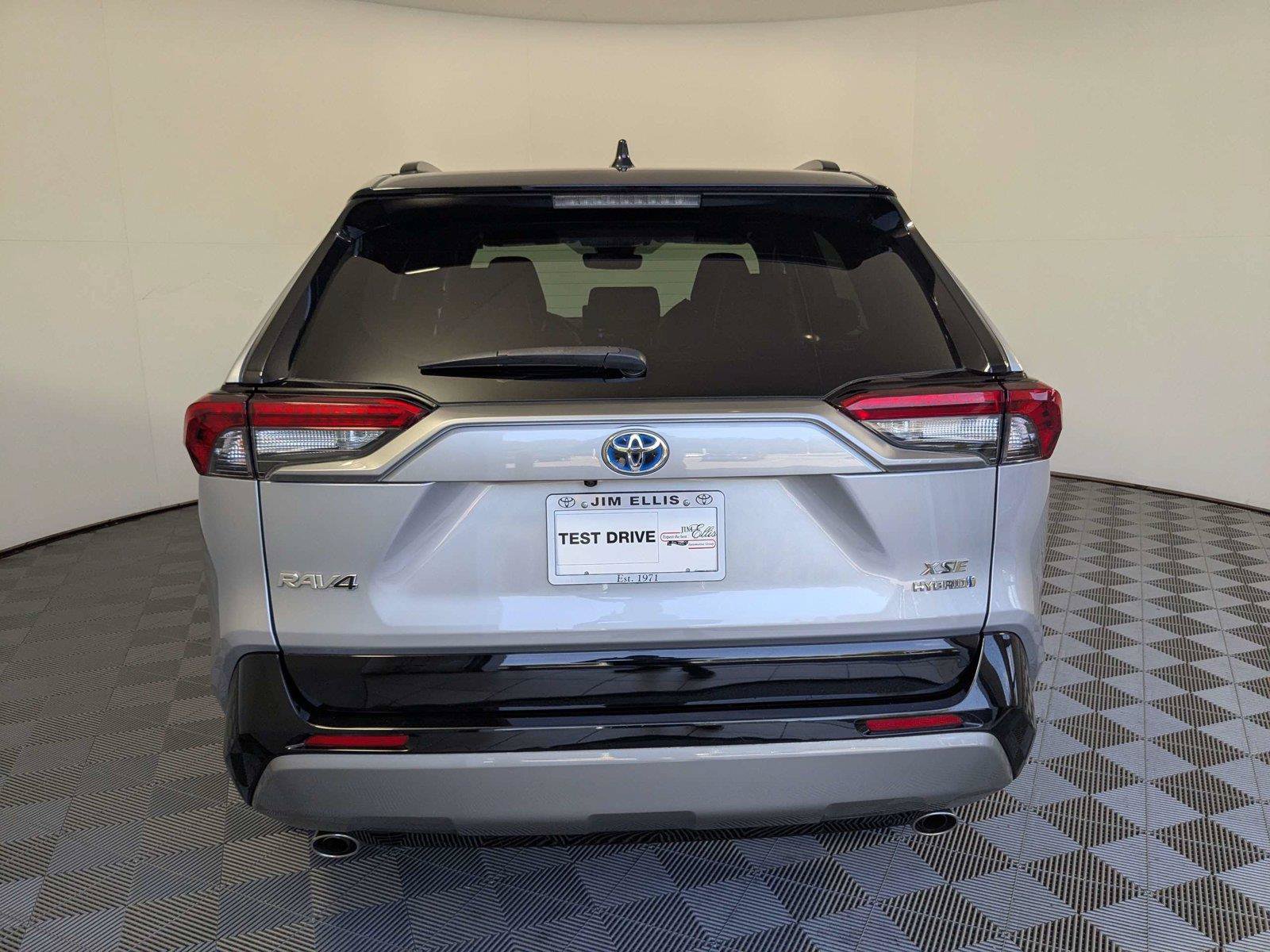 Used 2023 Toyota RAV4 XSE AWD/4WD image 7