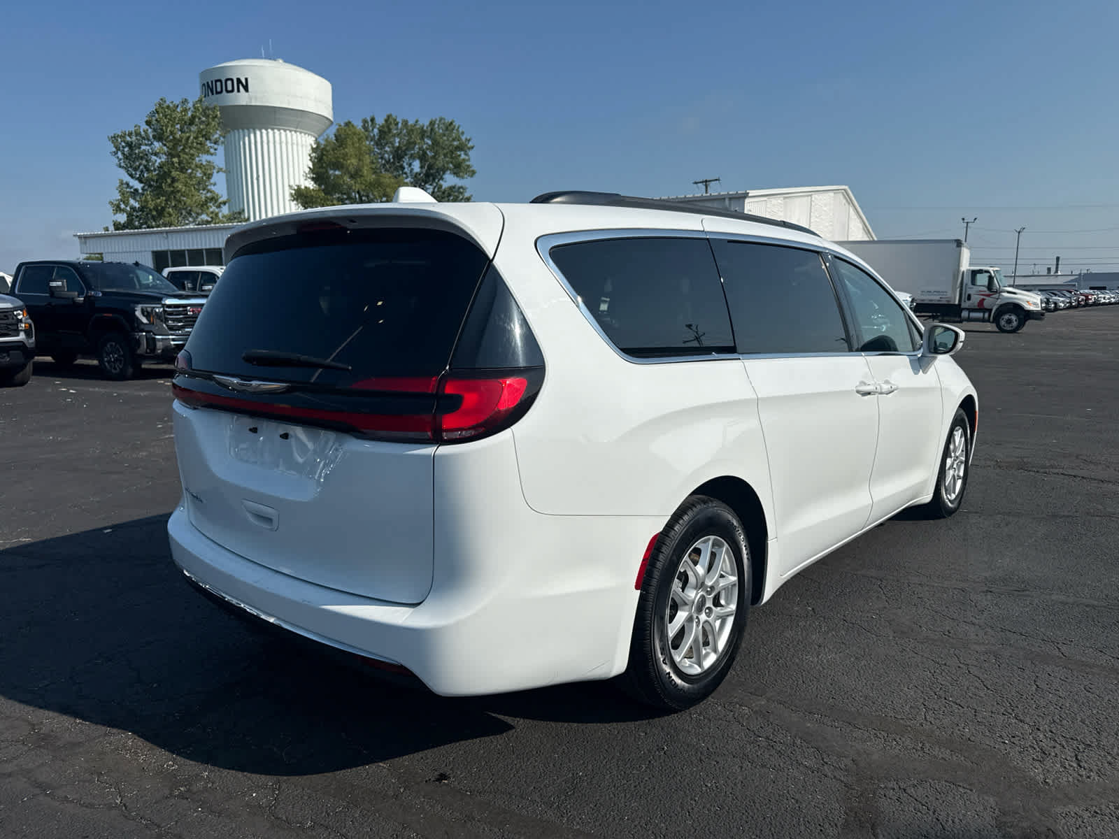 Used 2022 Chrysler Pacifica Touring-L FWD image 5