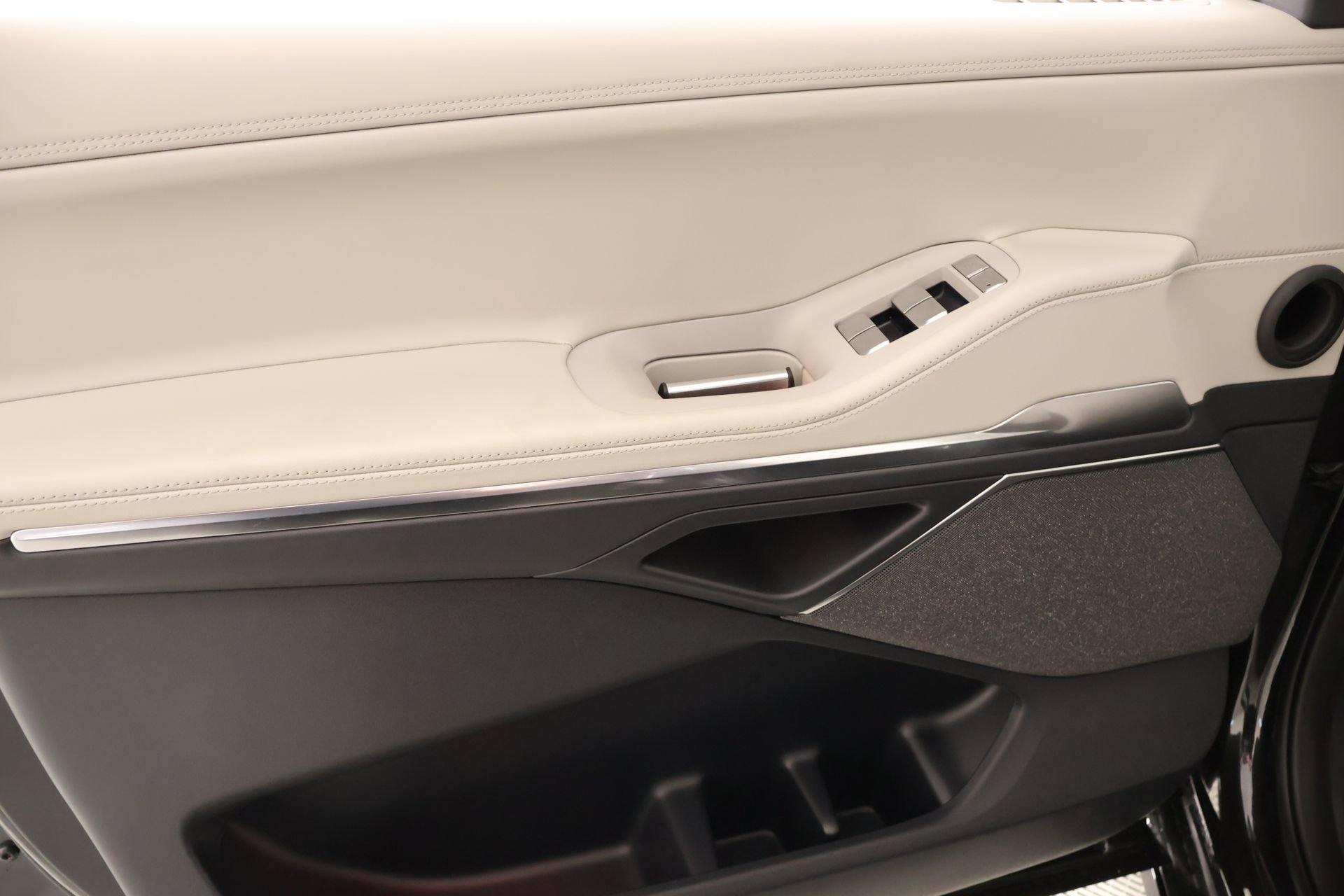 New 2026 Lincoln Navigator Reserve AWD/4WD image 18