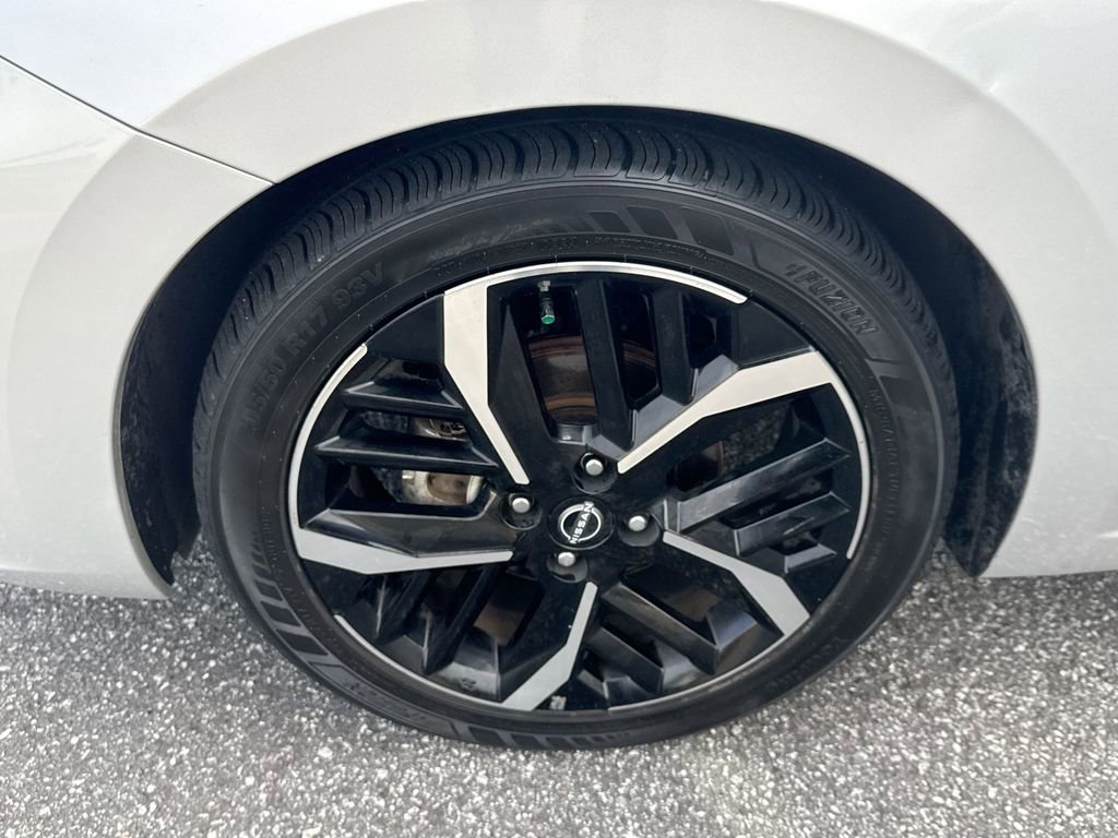 Used 2024 Nissan Versa SR image 30