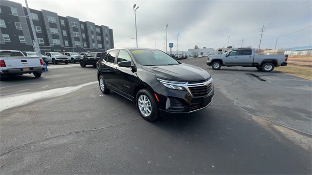 Used 2024 Chevrolet Equinox LT image 2