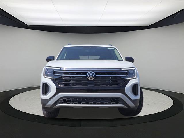 New 2025 Volkswagen Atlas Peak Edition SE image 2
