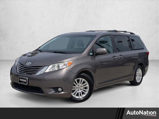 Used 2016 Toyota Sienna XLE w/ XLE Navigation Package image 1