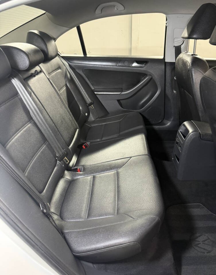 Used 2012 Volkswagen Jetta SE FWD image 17