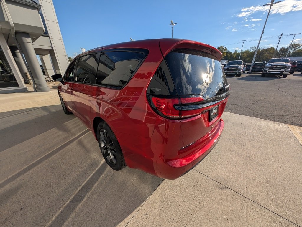 New 2026 Chrysler Pacifica Select image 6