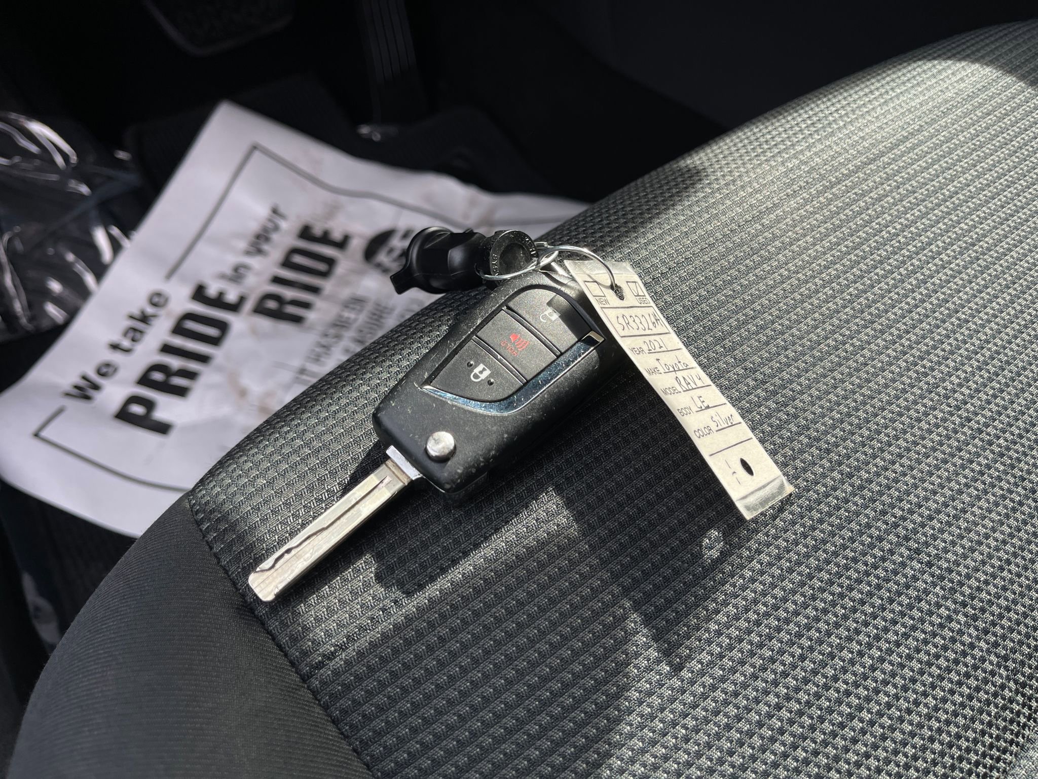 Used 2021 Toyota RAV4 LE w/ Carpet Mat Package (TMS) AWD/4WD image 35