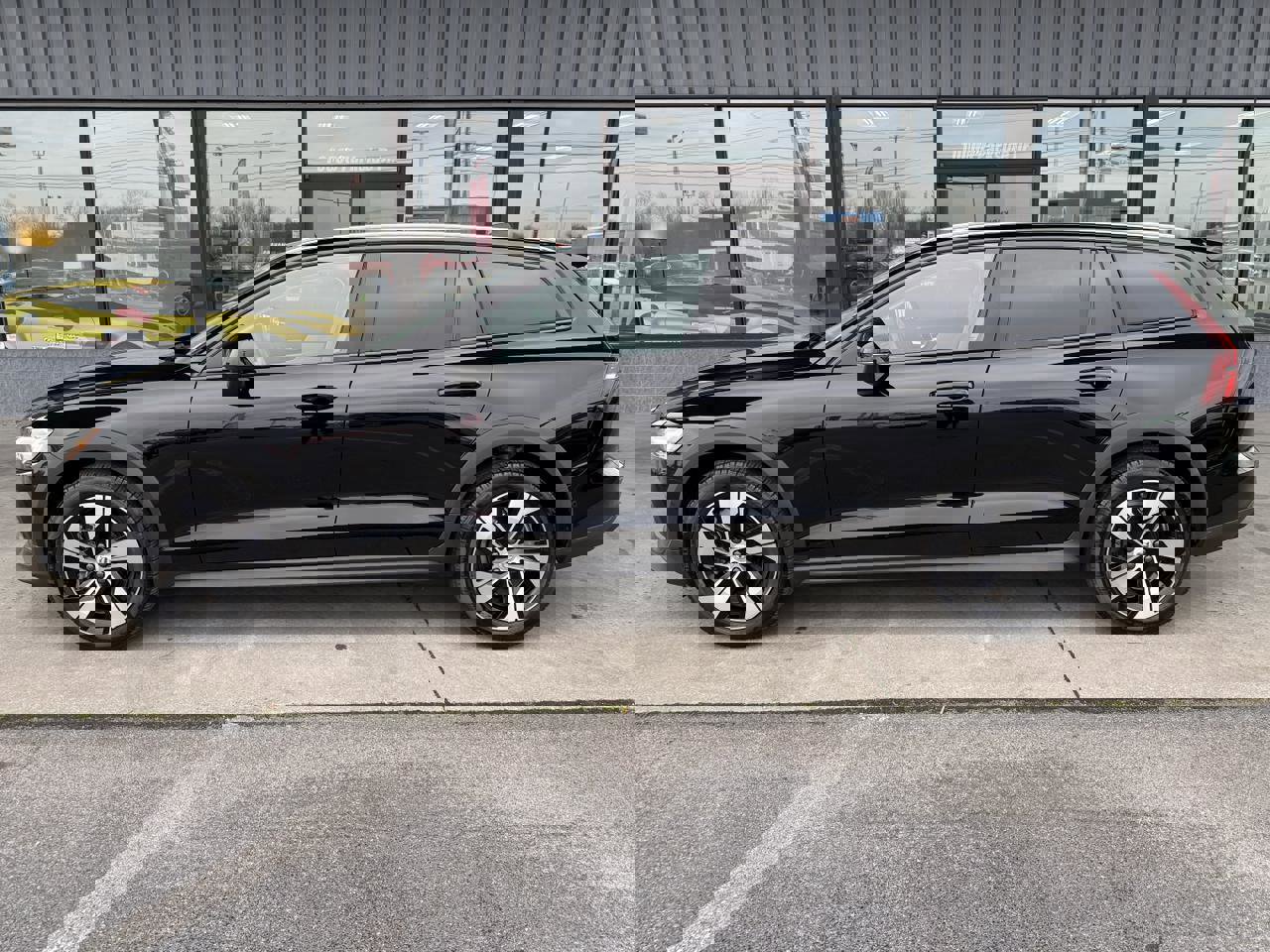 Used 2024 Volvo V60 B5 Cross Country Plus image 7