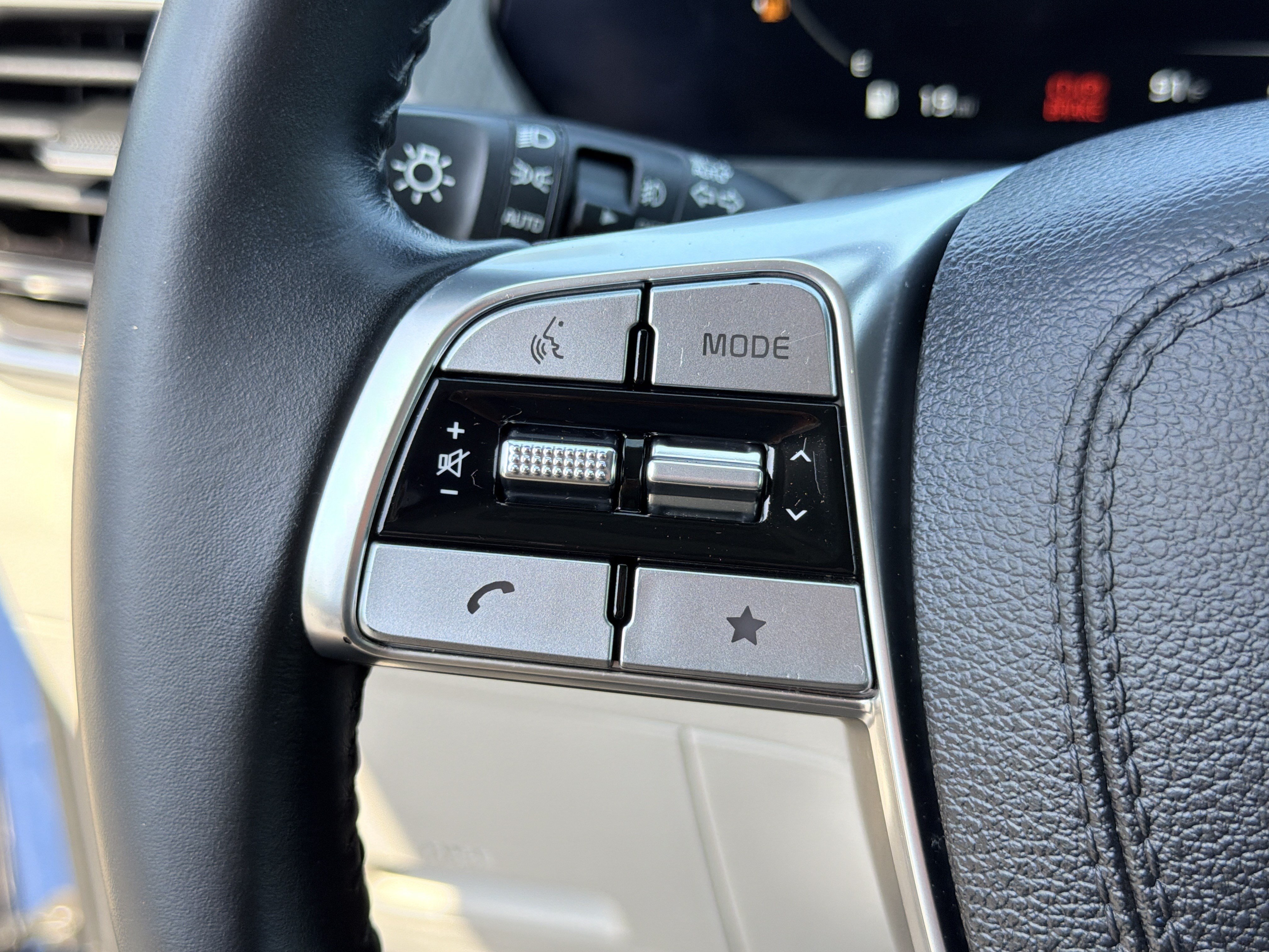Used 2024 Kia Telluride SX FWD image 23