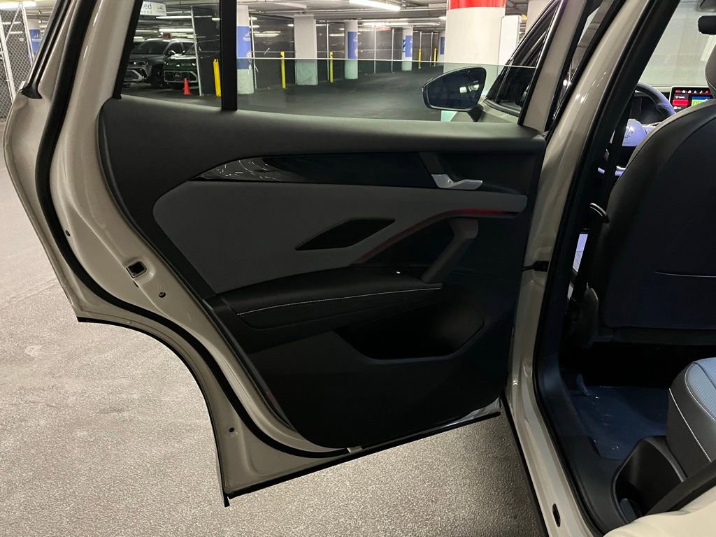 New 2025 Volkswagen Tiguan SE R-Line image 21