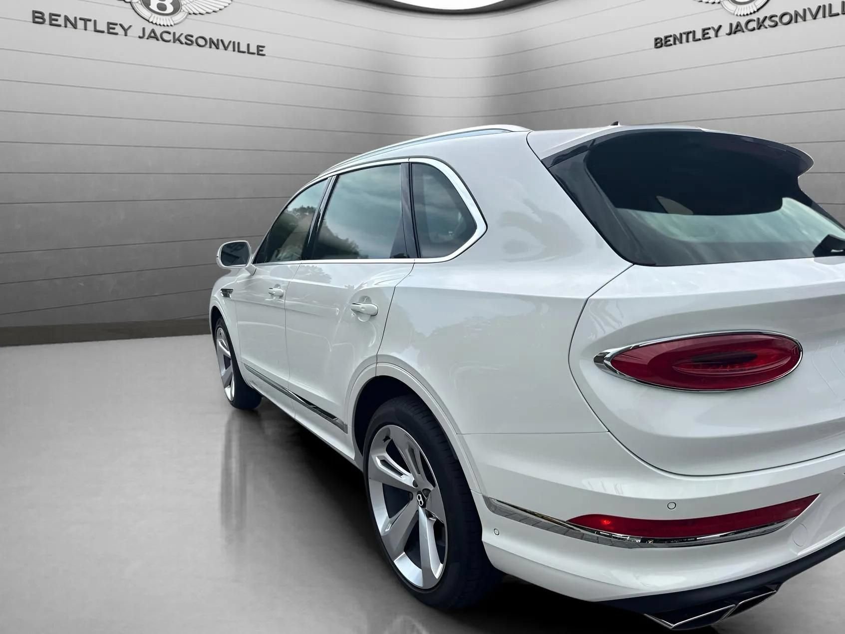 Certified 2025 Bentley Bentayga AWD/4WD image 59