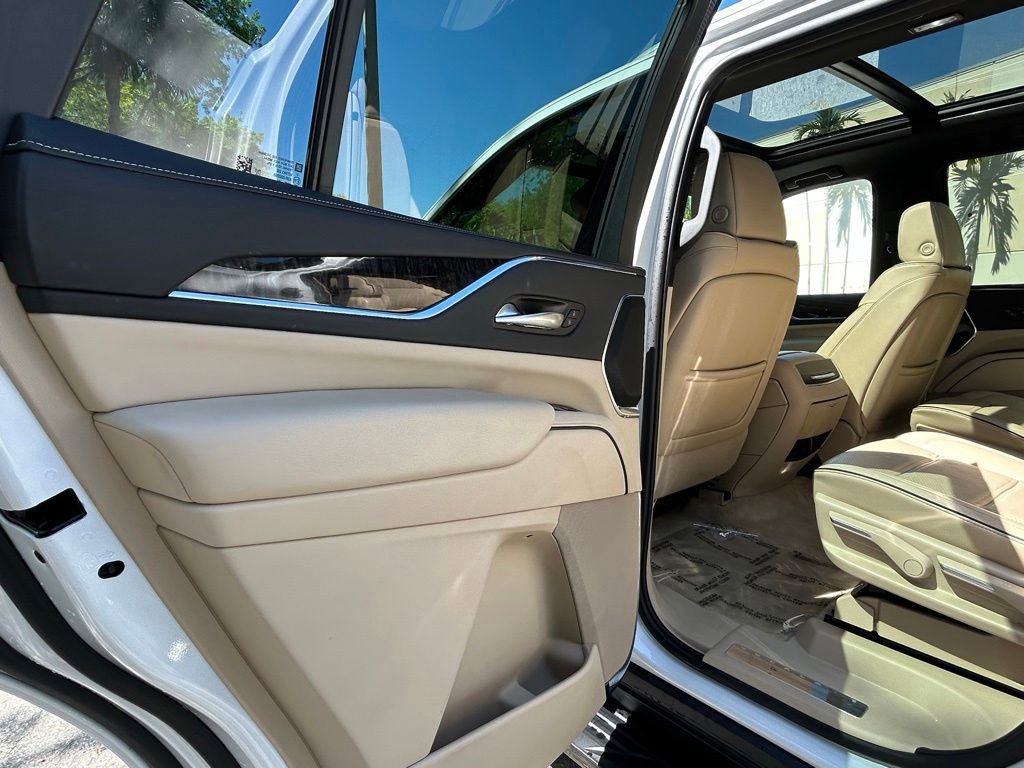 Used 2023 Cadillac Escalade Premium Luxury w/ Performance Package AWD/4WD image 65