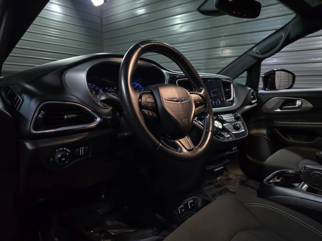 Used 2020 Chrysler Pacifica Touring w/ S Appearance Package image 10