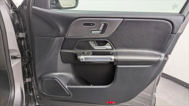 Used 2021 Mercedes-Benz GLB 250 w/ Premium Package image 22