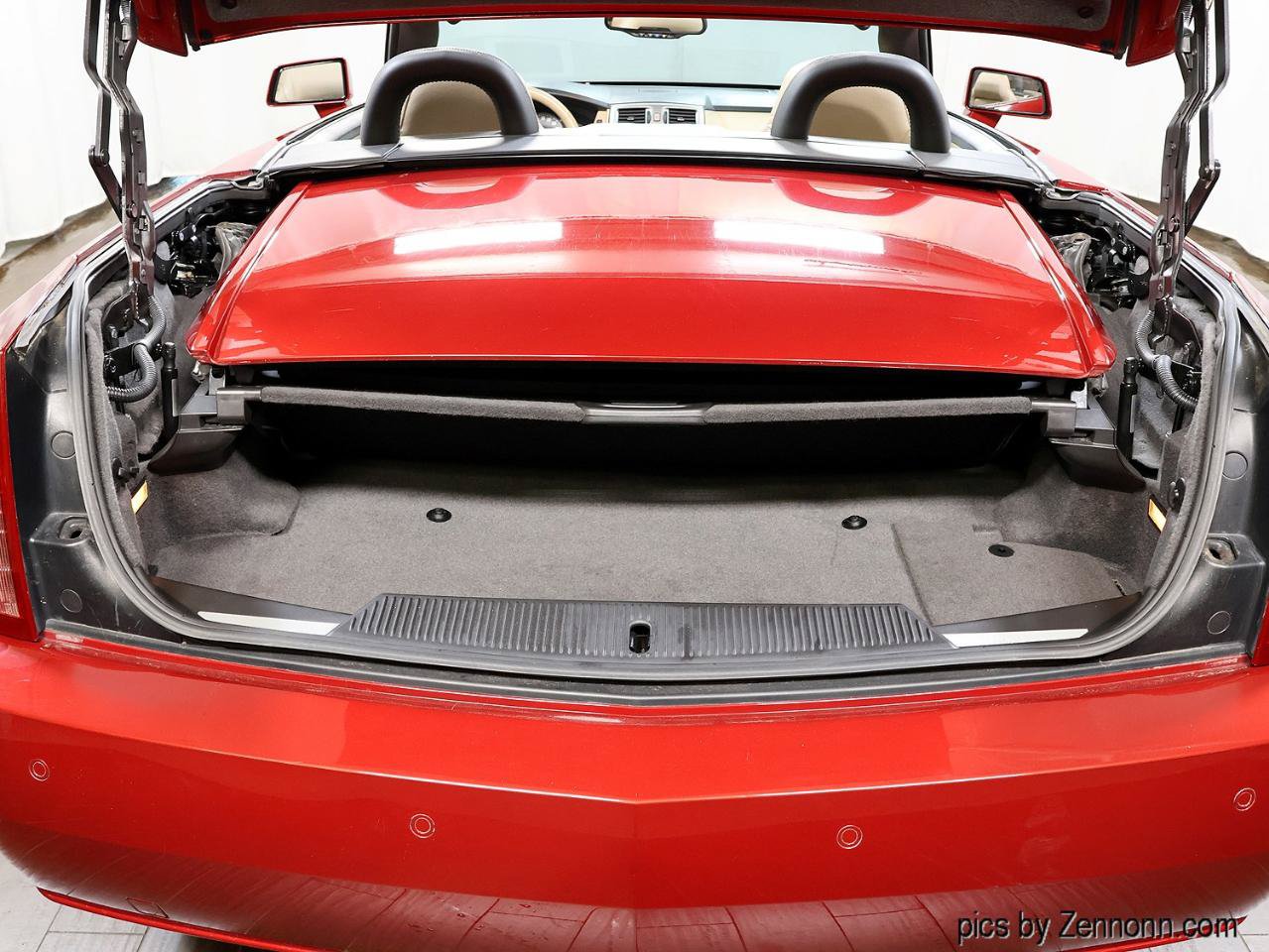 Used 2008 Cadillac XLR RWD image 26
