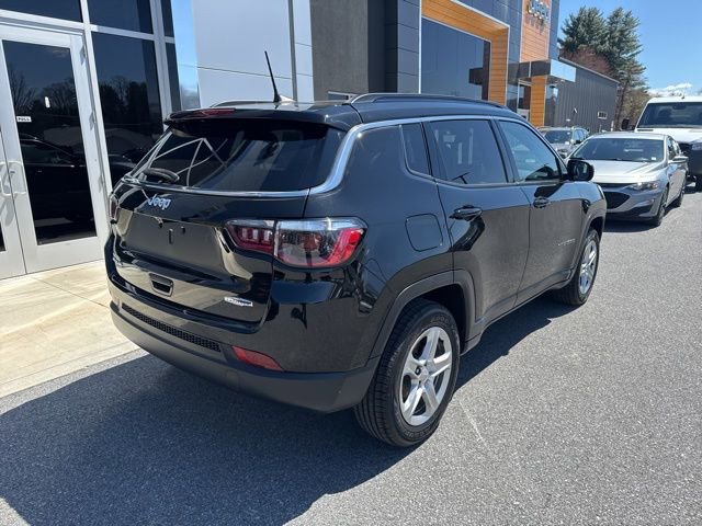 Used 2023 Jeep Compass Latitude AWD/4WD image 6