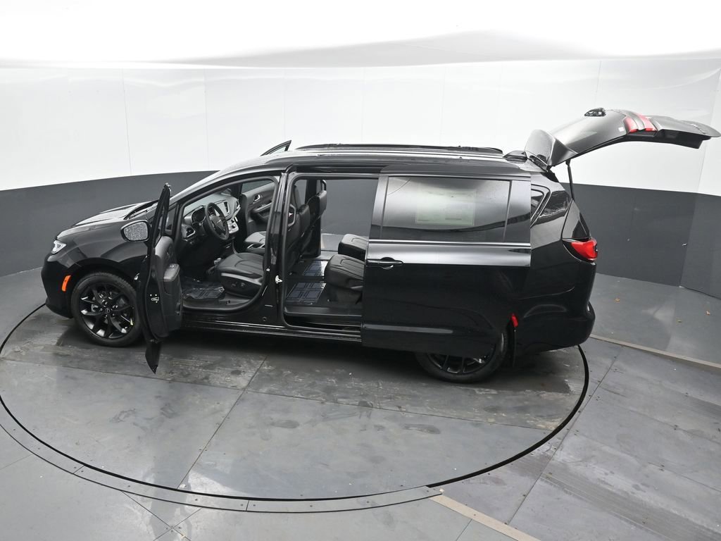 New 2026 Chrysler Pacifica Select image 49