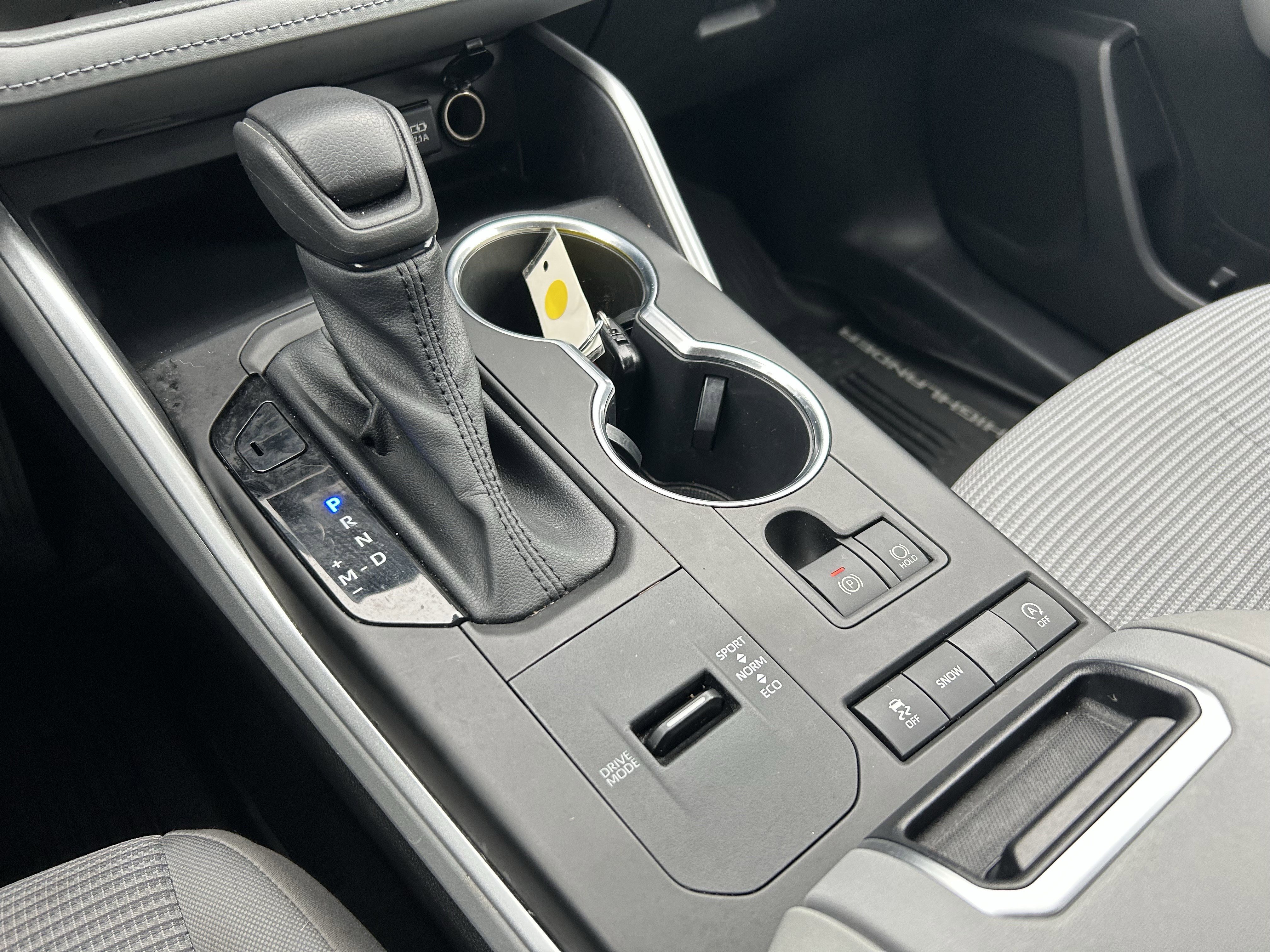 Used 2021 Toyota Highlander L image 15