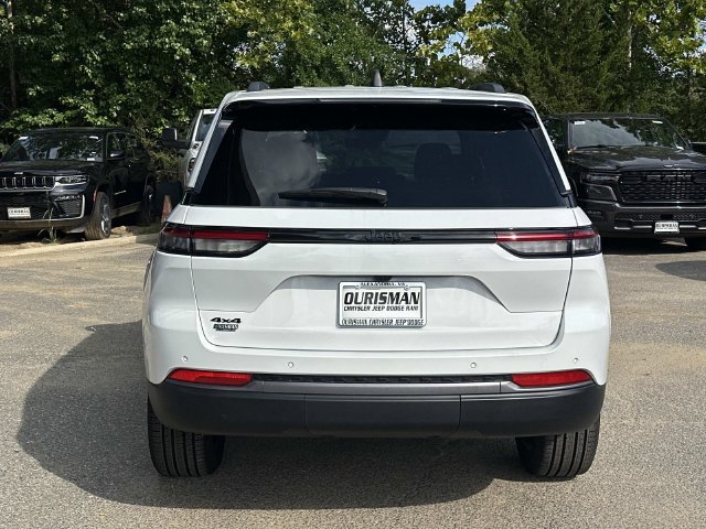 New 2026 Jeep Grand Cherokee Limited w/ Limited Altitude Package AWD/4WD image 3