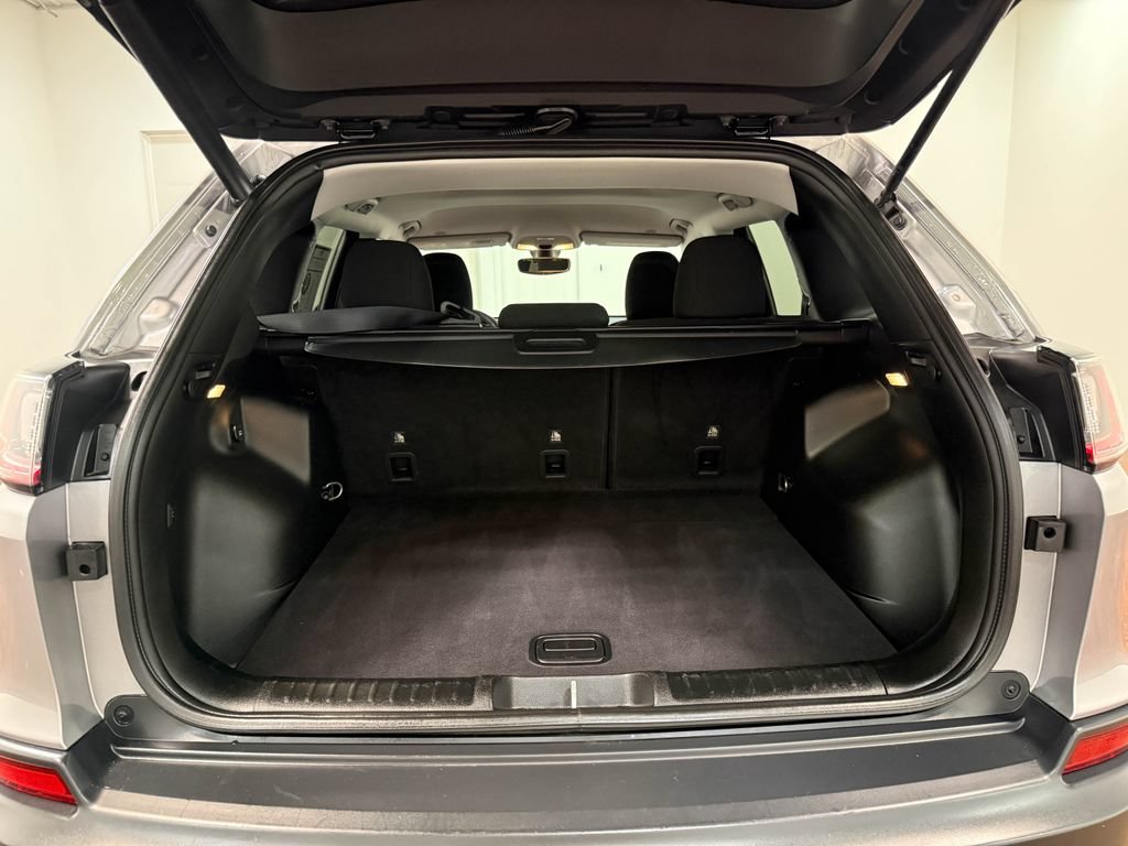 Used 2019 Jeep Cherokee Latitude w/ Comfort & Convenience Group AWD/4WD image 71