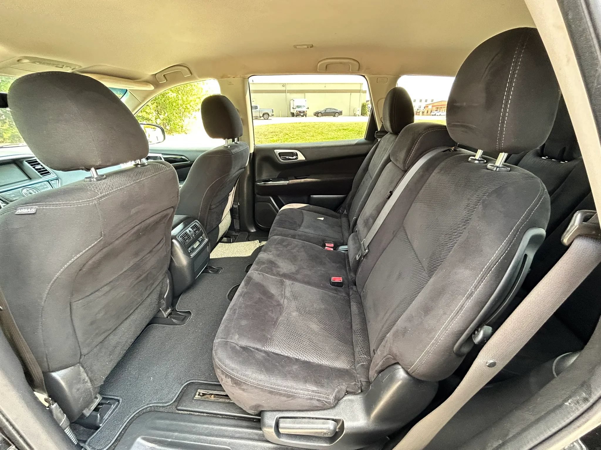 Used 2014 Nissan Pathfinder SV w/ Trailer Tow Package FWD image 13