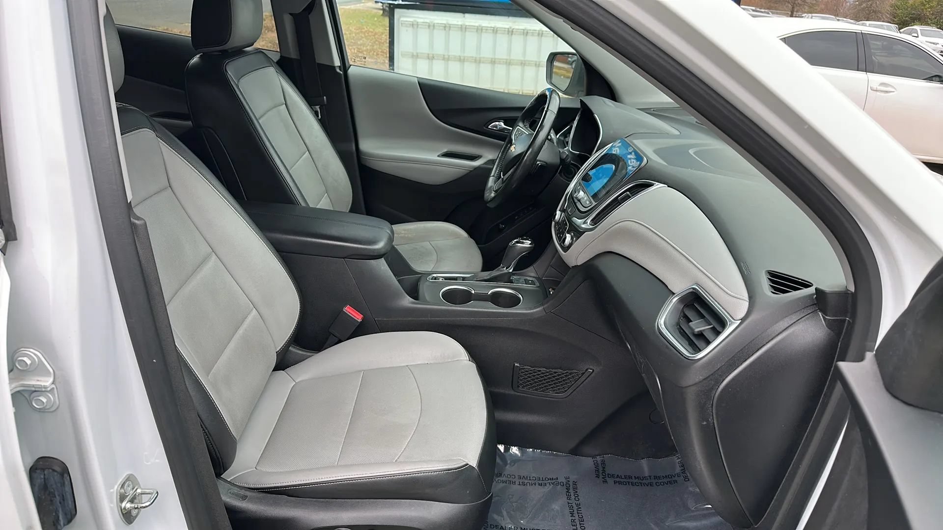Used 2018 Chevrolet Equinox Premier FWD image 24