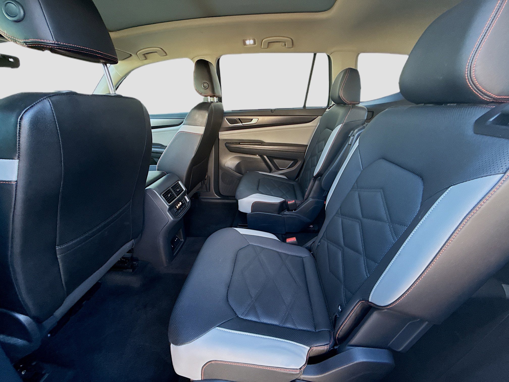 Certified 2025 Volkswagen Atlas Peak Edition SE image 24