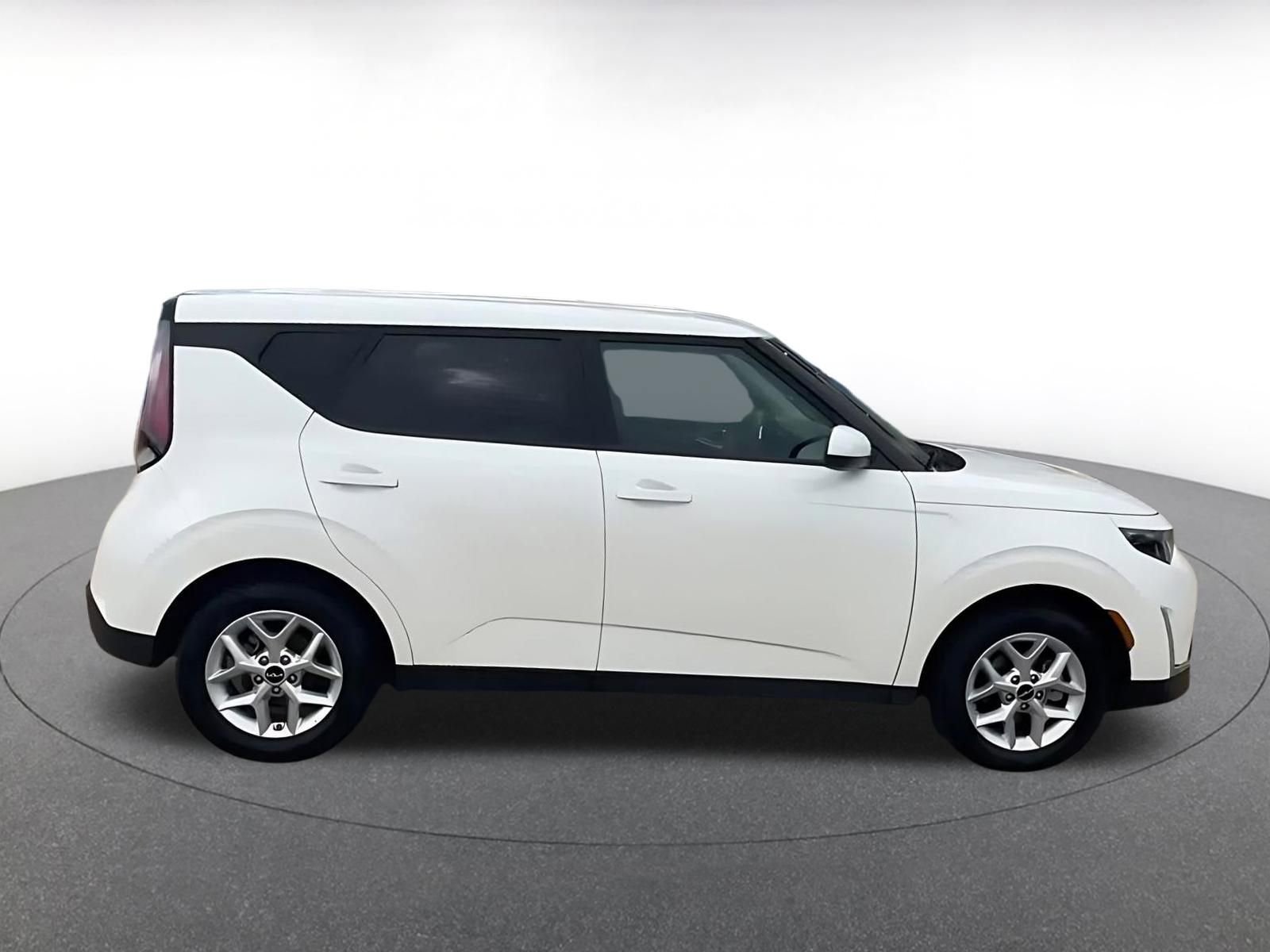 Used 2025 Kia Soul LX w/ LX Technology Package image 16