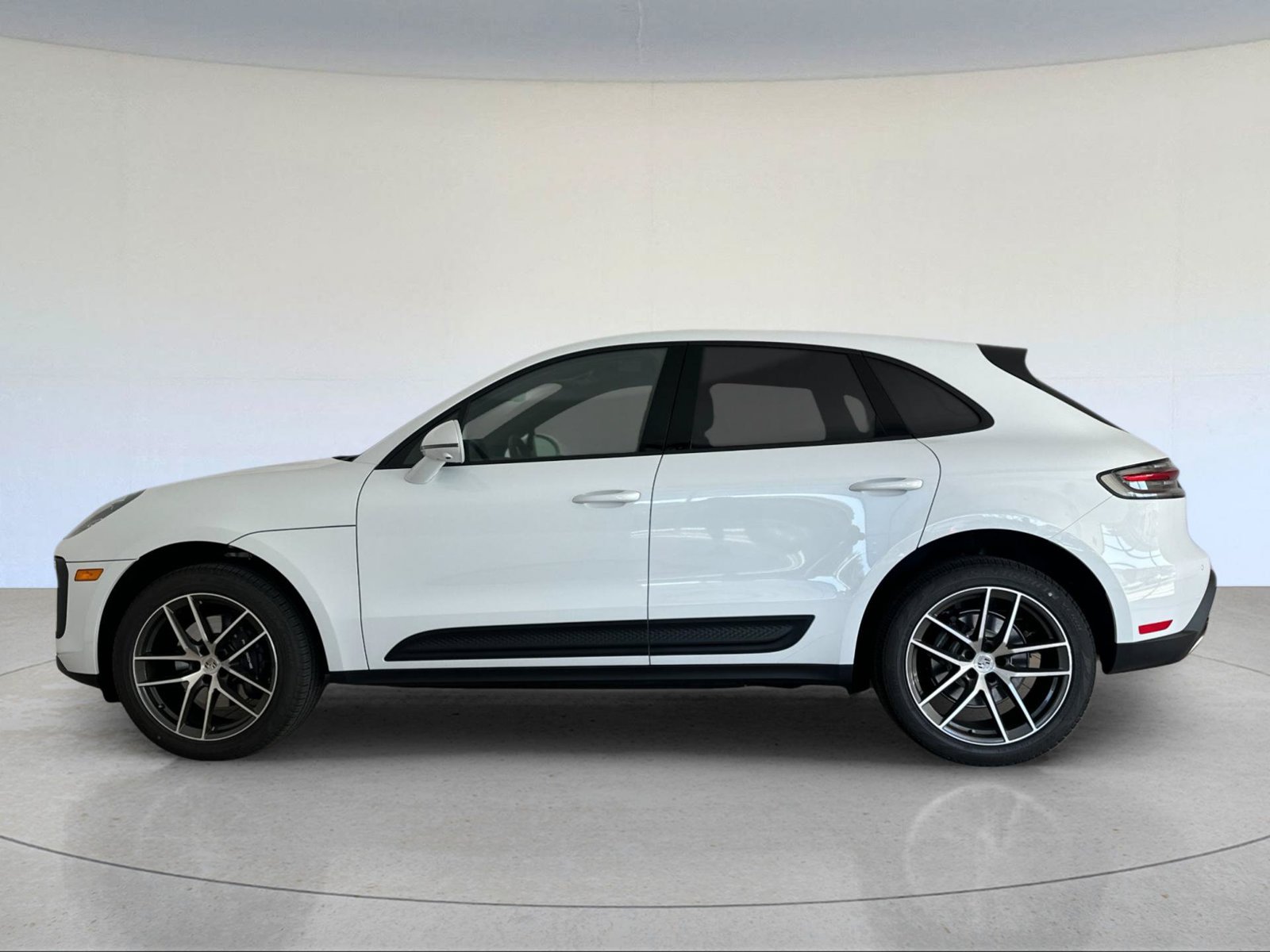 New 2026 Porsche Macan AWD/4WD image 2