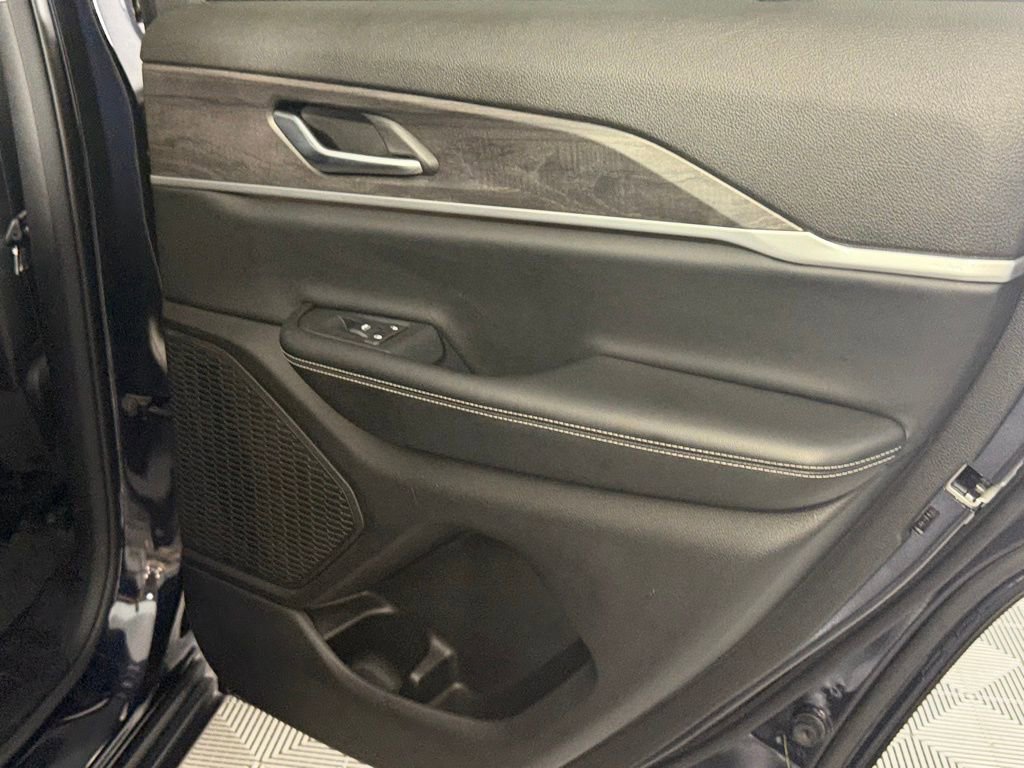 Used 2023 Jeep Grand Cherokee Limited RWD image 31