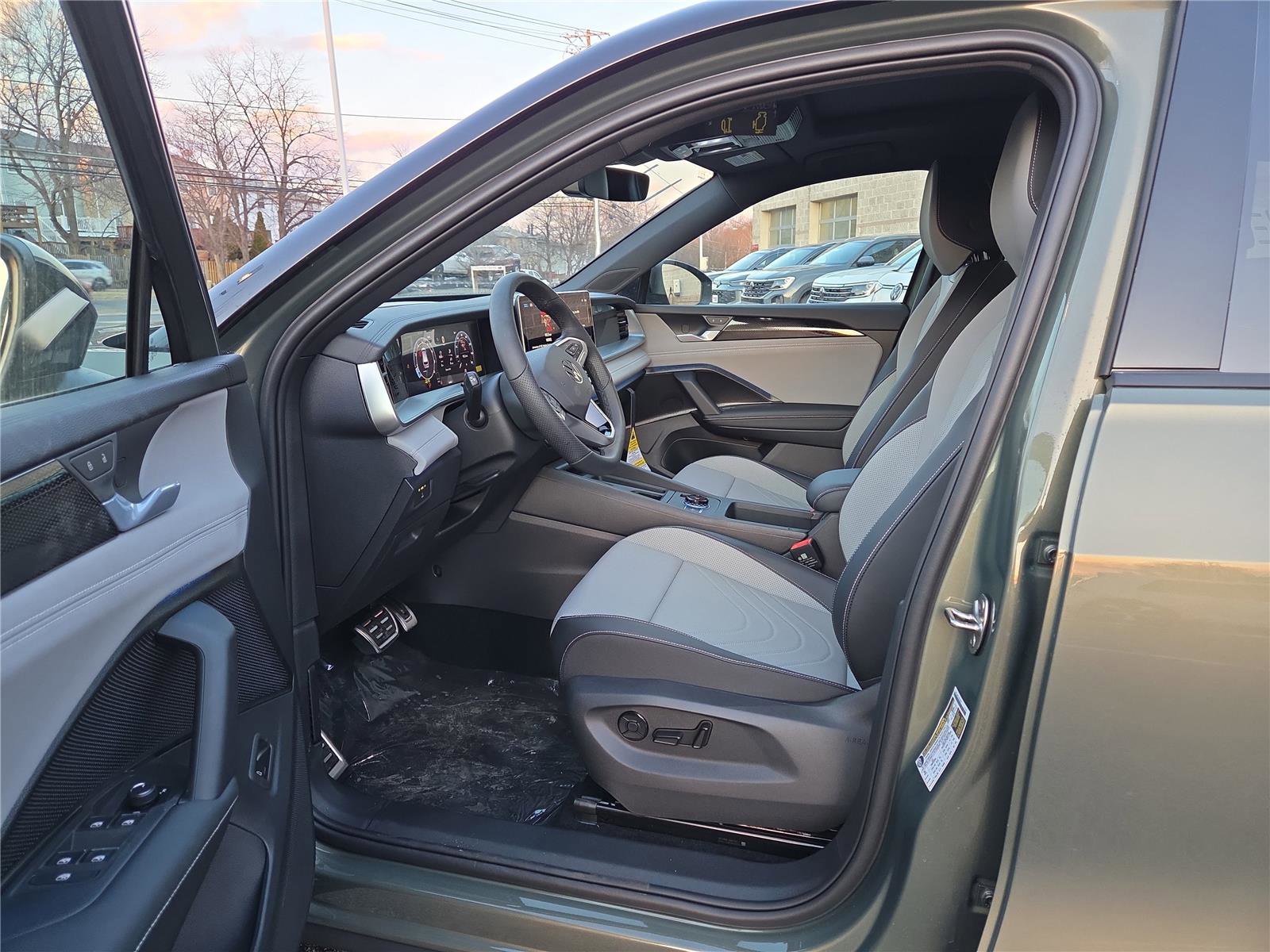 New 2026 Volkswagen Tiguan SE R-Line AWD/4WD image 13
