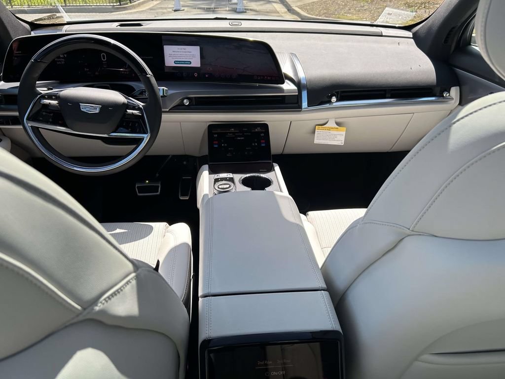 New 2027 Cadillac Vistiq Sport w/ LPO, Floor Liner Package AWD/4WD image 16