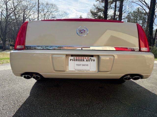 Used 2011 Cadillac DTS FWD image 13