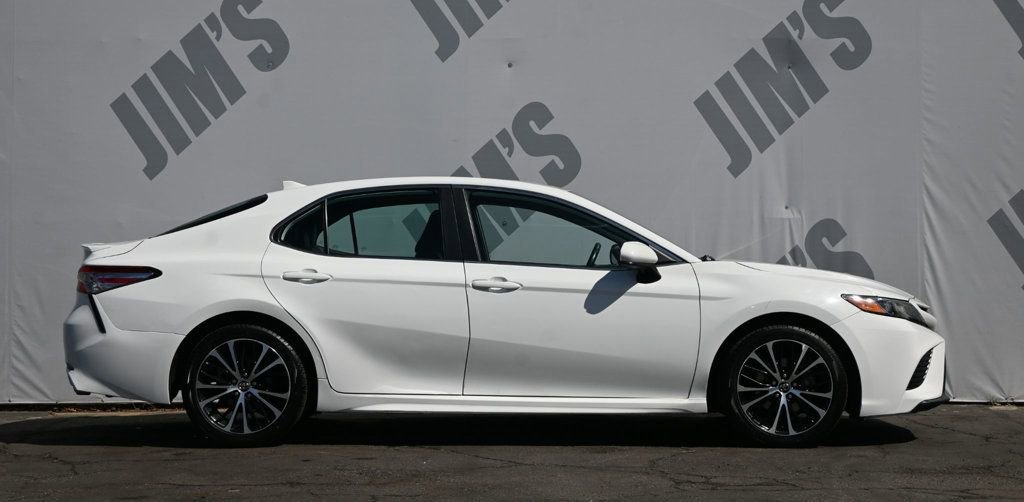 Used 2020 Toyota Camry SE w/ Carpet Mat Package image 4