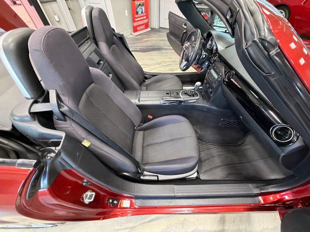 Used 2007 MAZDA MX-5 Miata Touring w/ Appearance Pkg RWD image 34