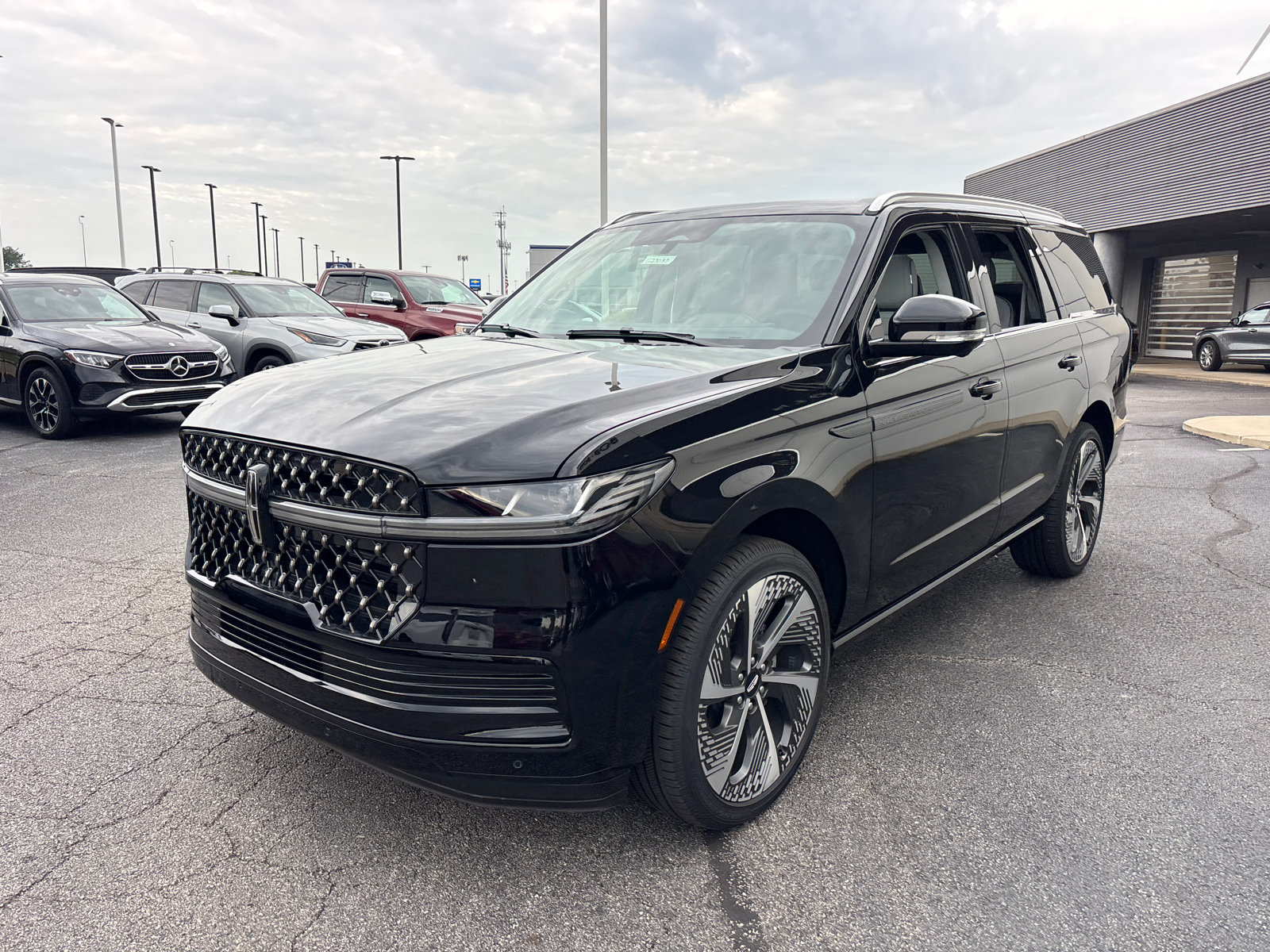 New 2027 Lincoln Navigator Black Label AWD/4WD image 3