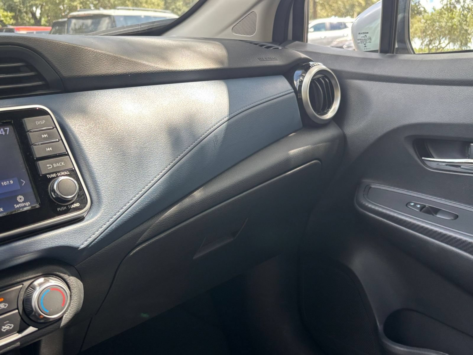 Used 2025 Nissan Versa SV FWD image 32