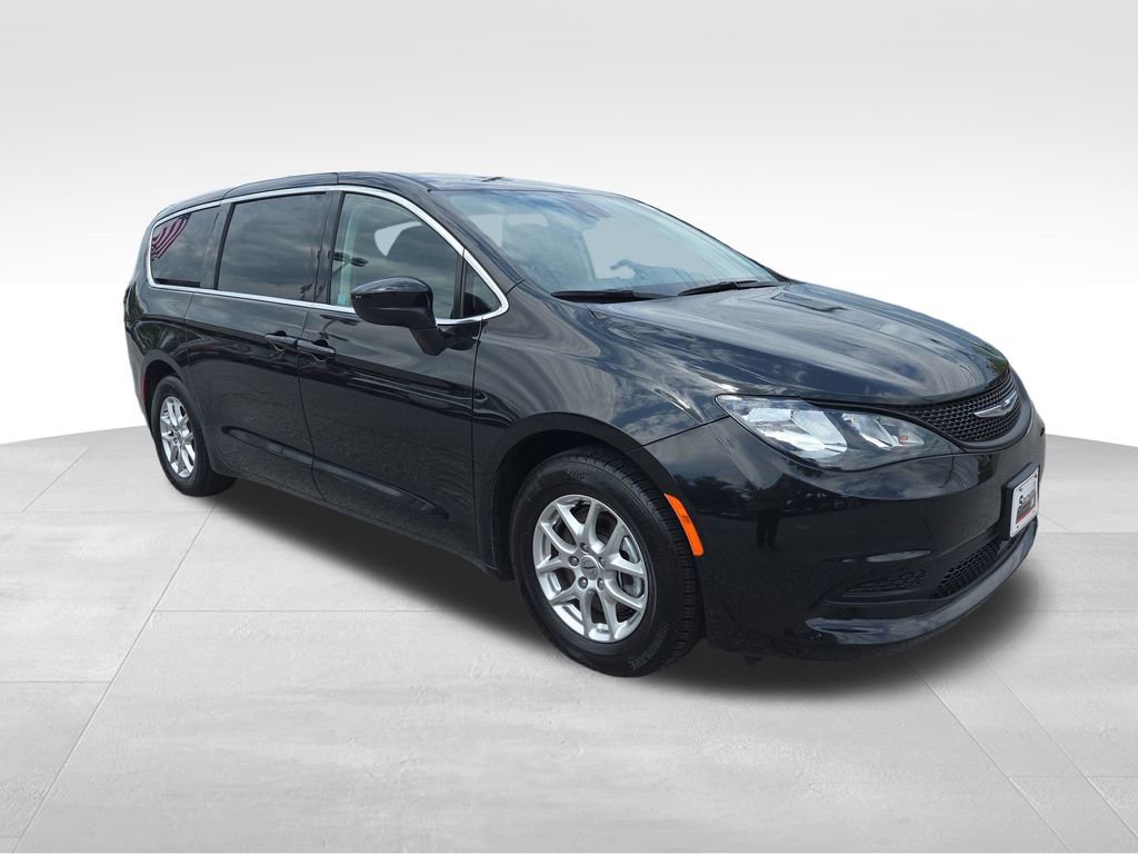 Used 2023 Chrysler Voyager LX FWD image 8