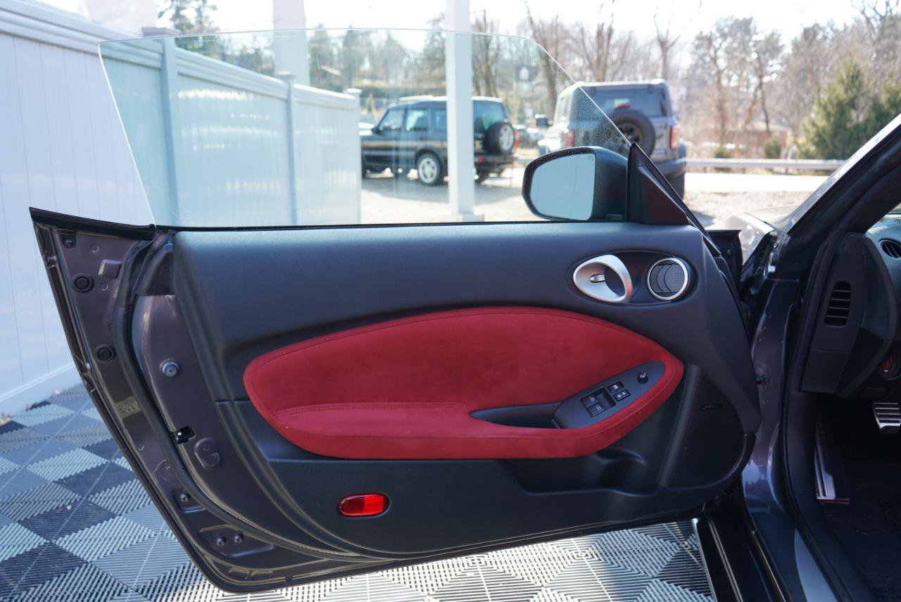 Used 2010 Nissan 370Z Touring w/ Sport Pkg image 16