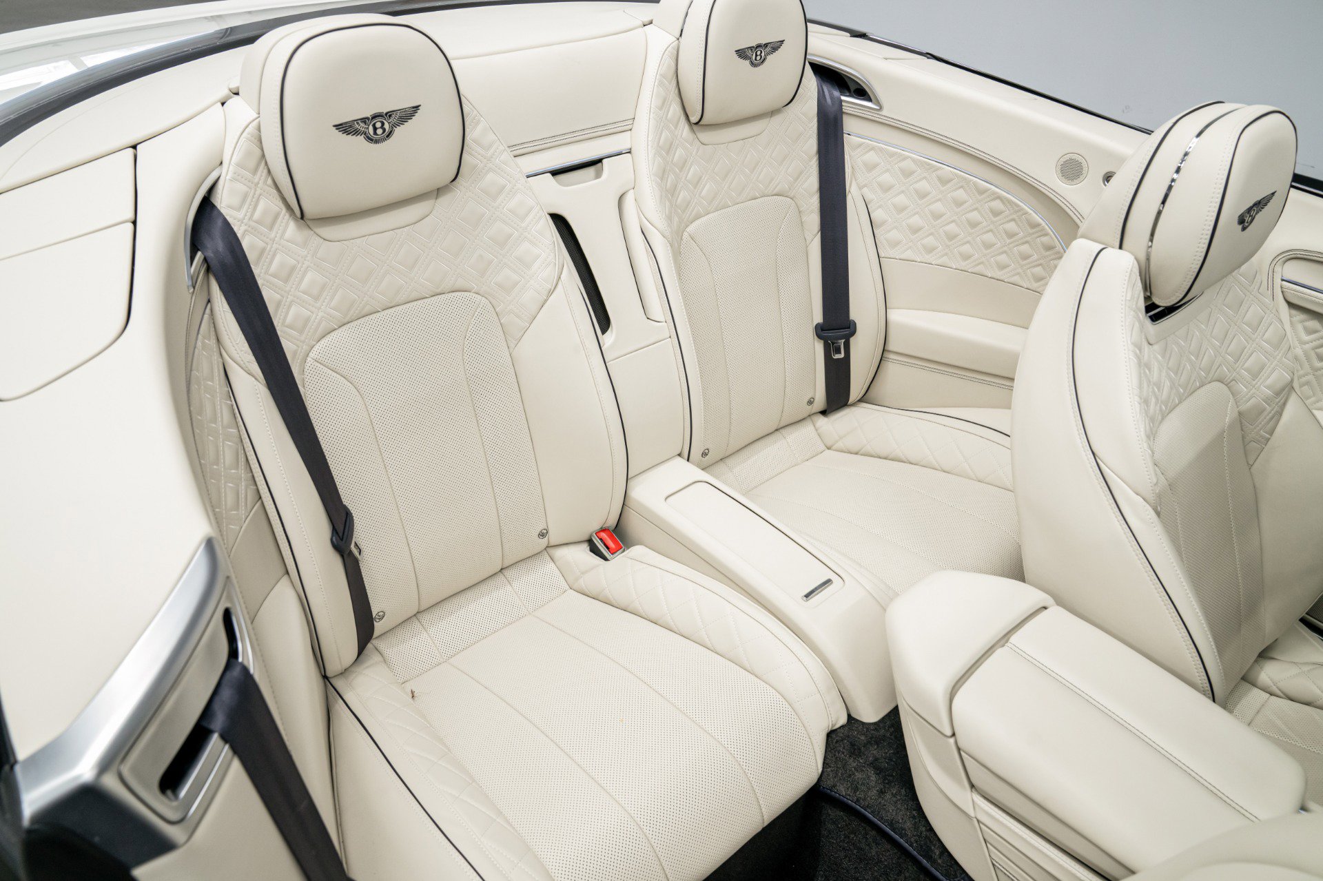Used 2023 Bentley Continental GT Azure image 24